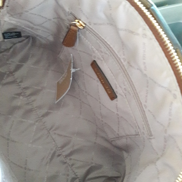 NWT MICHAEL KORS CINDY LARGE DOME SATCHEL โฆ - Picture 7 of 15